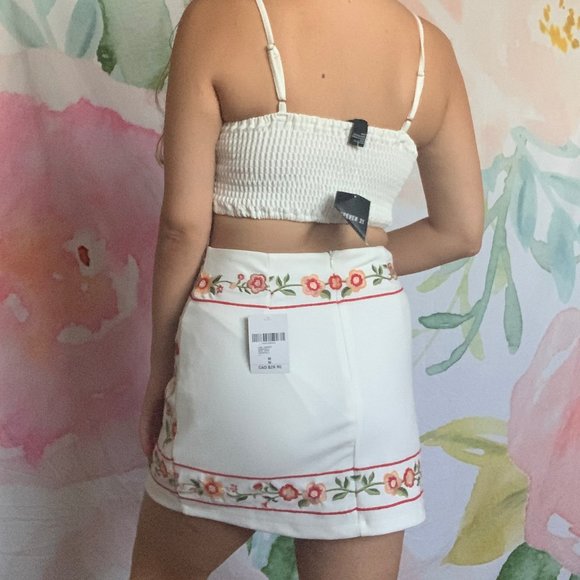 NWT Embroidered Floral Two Piece Skirt Set - Picture 3 of 3